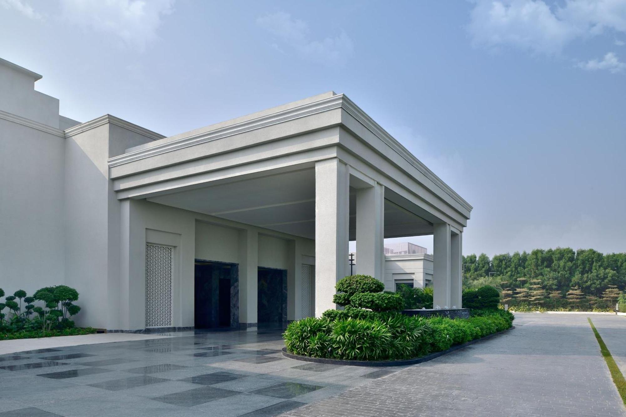 Courtyard By Marriott Gorakhpur Hotel Buitenkant foto