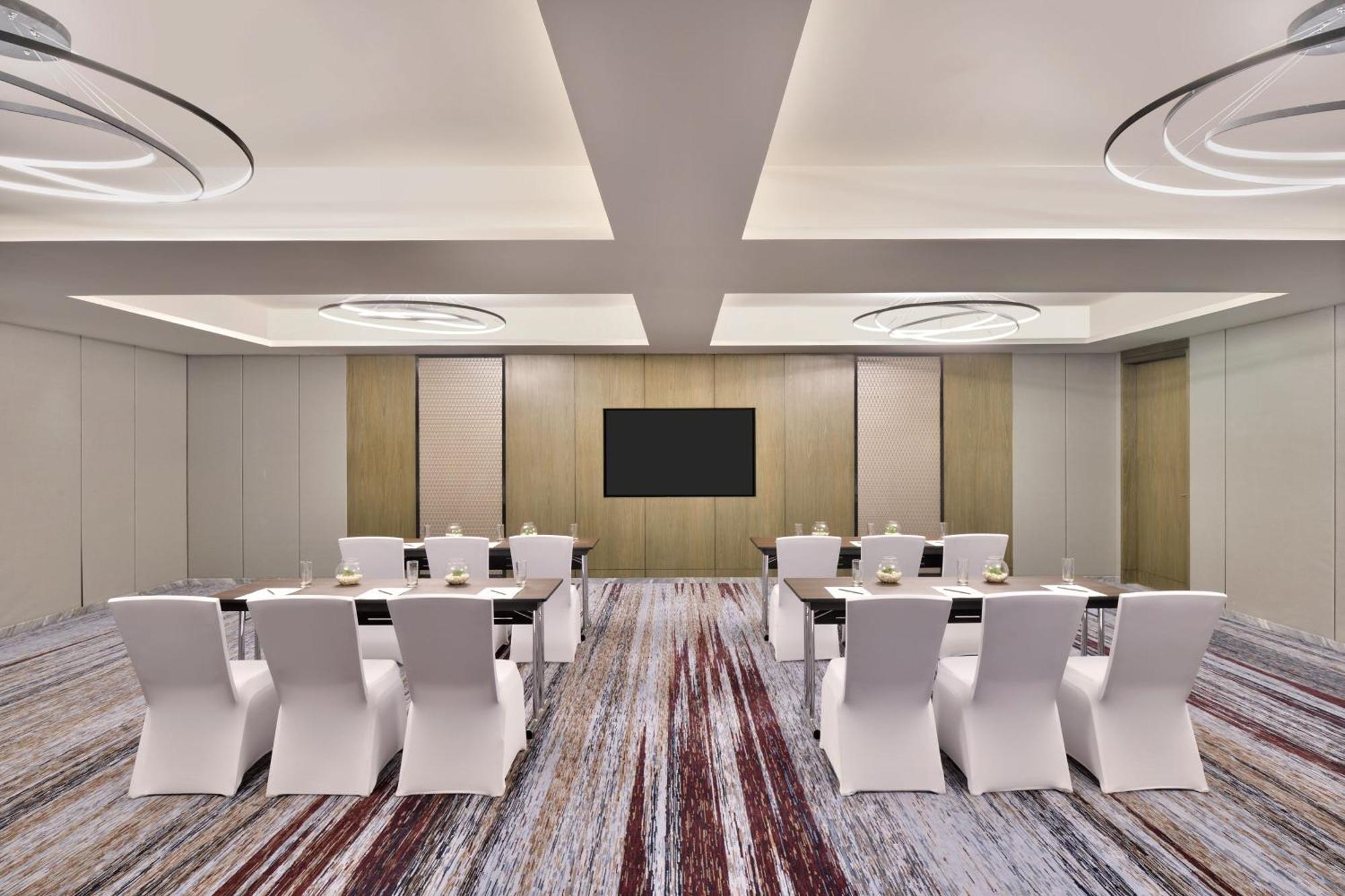 Courtyard By Marriott Gorakhpur Hotel Buitenkant foto