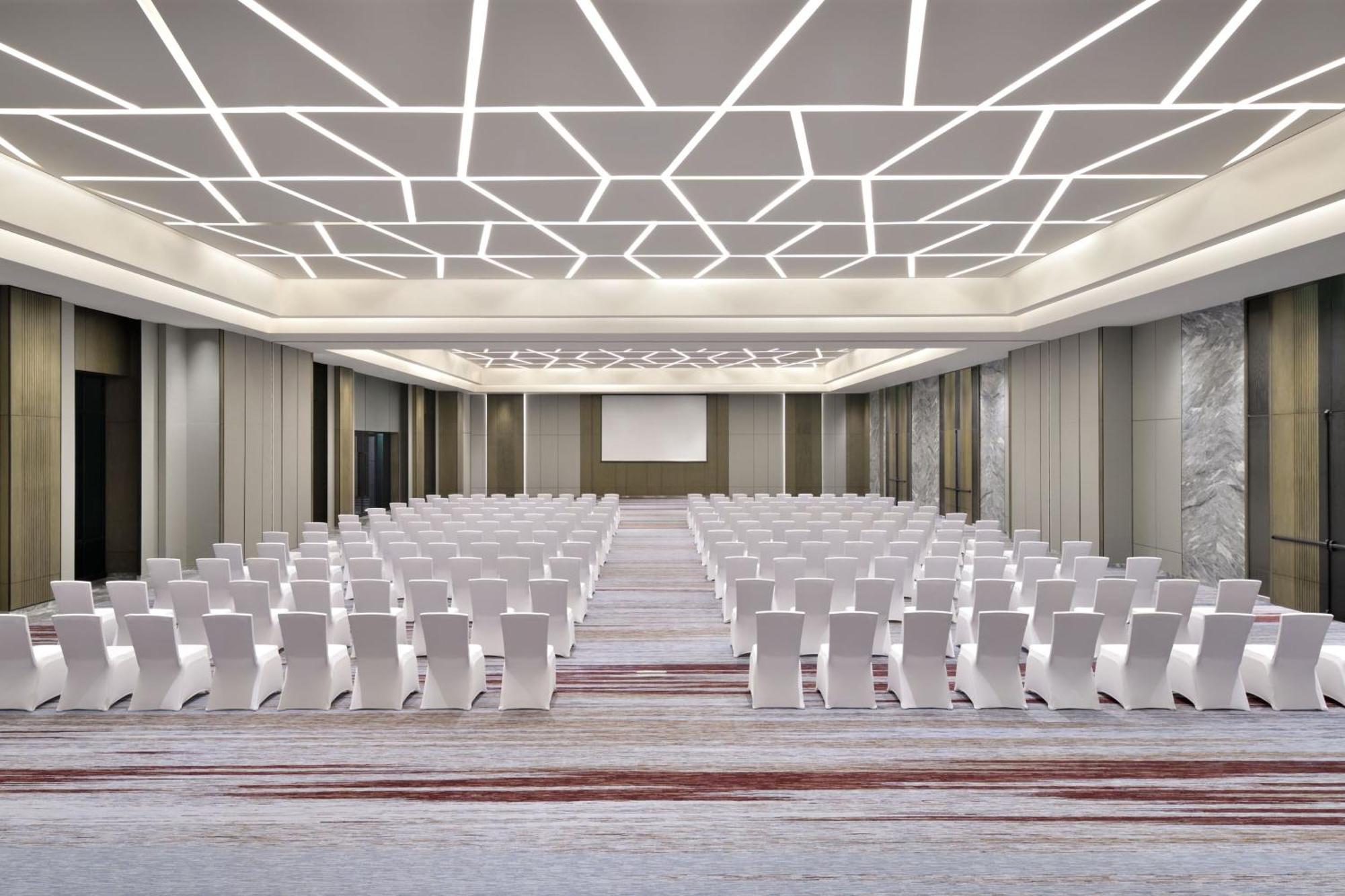 Courtyard By Marriott Gorakhpur Hotel Buitenkant foto
