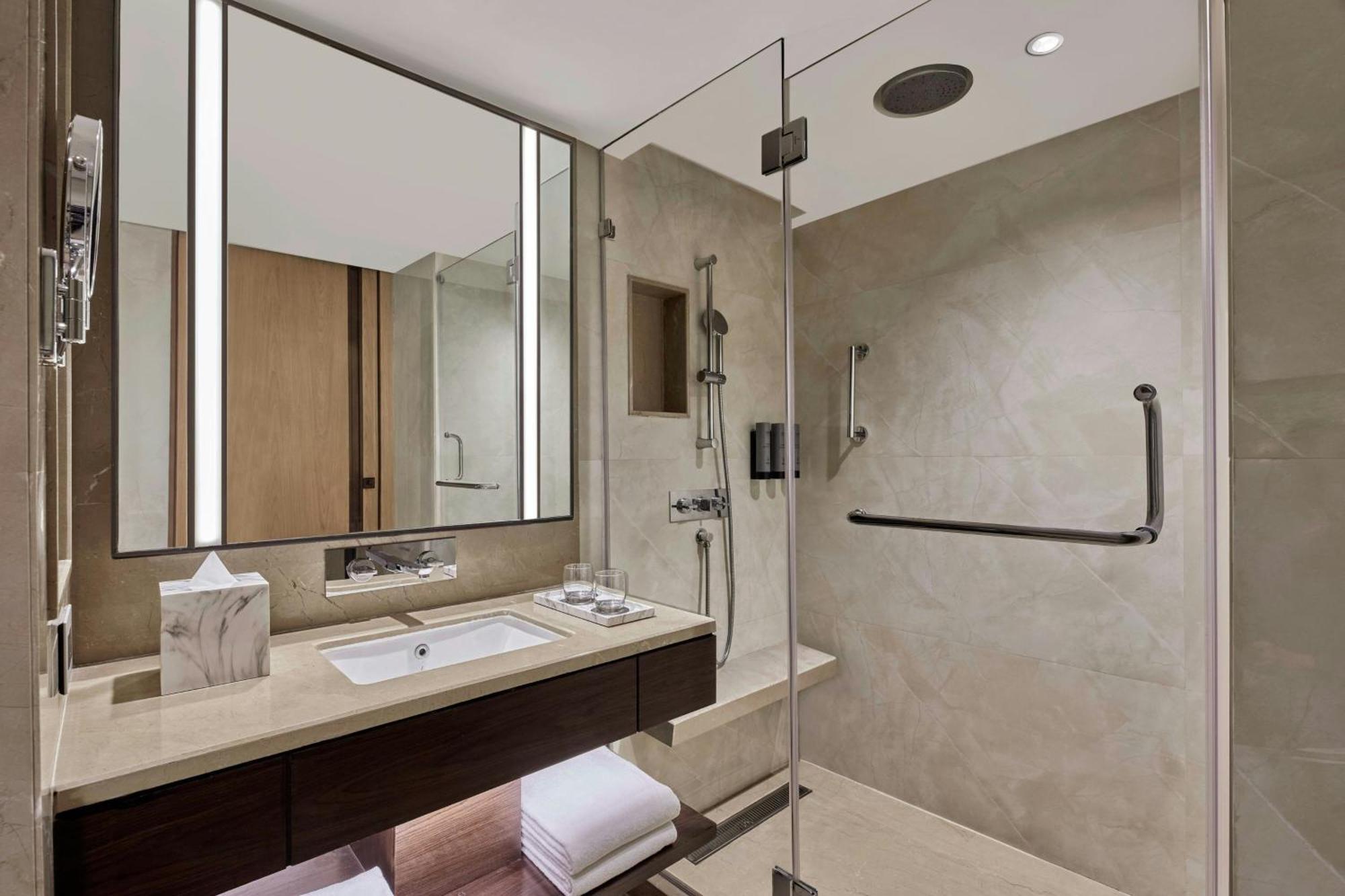 Courtyard By Marriott Gorakhpur Hotel Buitenkant foto